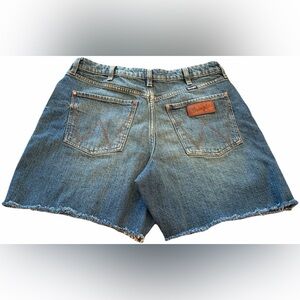 Wrangler Retro Zoe Denim Shorts Raw Hem Size 32 Waist High Rise 112344946 EUC